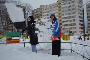 За четыре часа уборки снега петербургские студенты получат 1 000 рублей